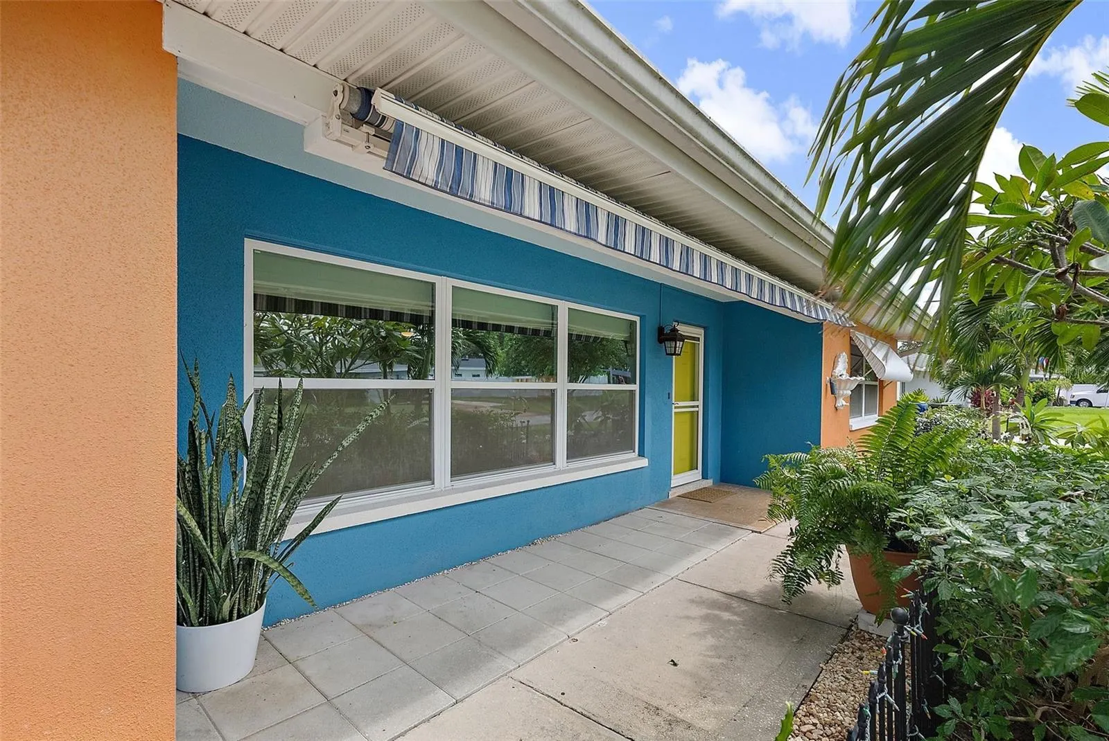 2199 SUNSET CIR