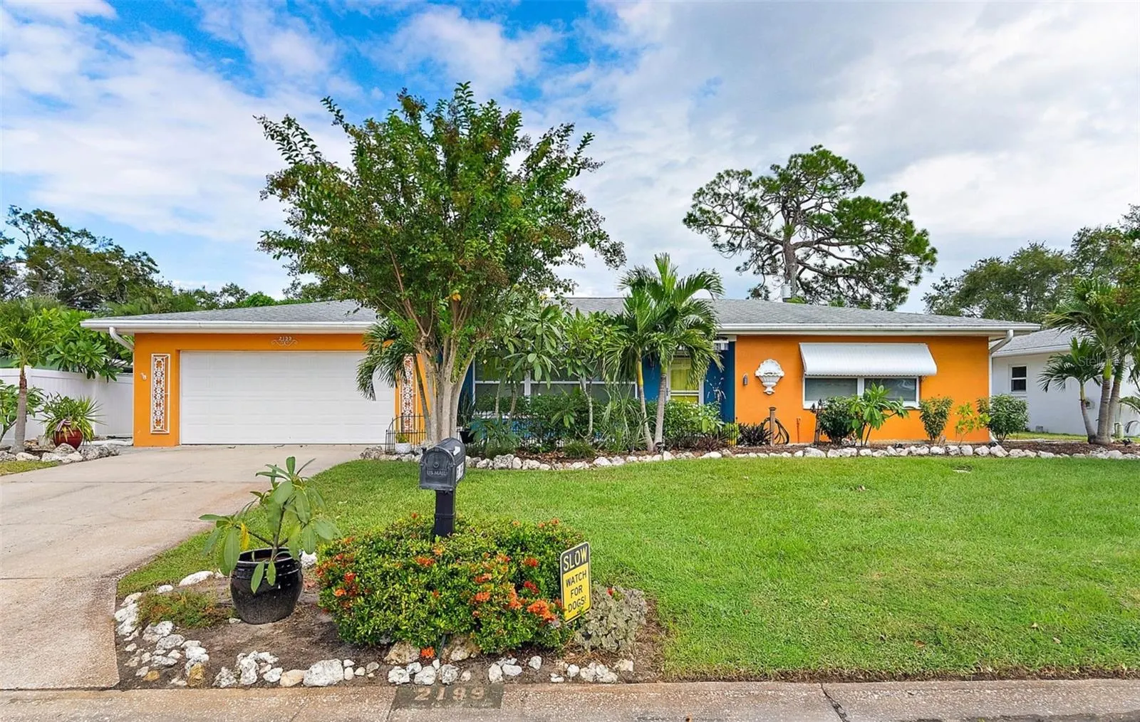2199 SUNSET CIR