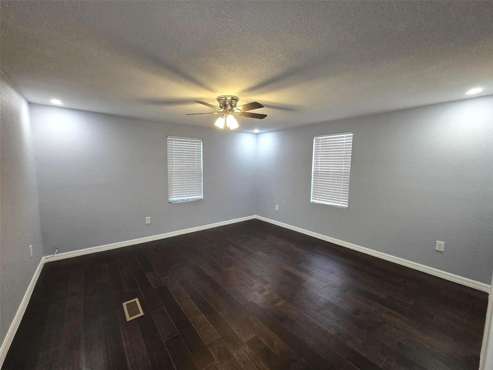 3301 MEDULLA RD