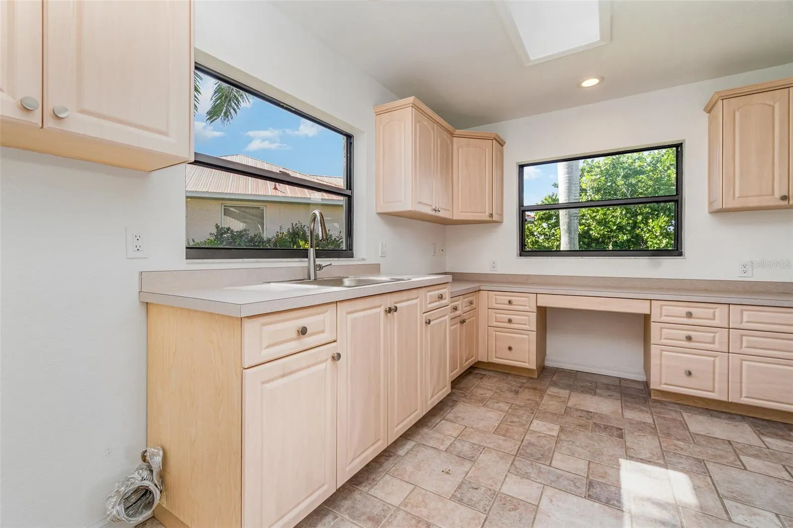 1520 COLUMBIAN DR