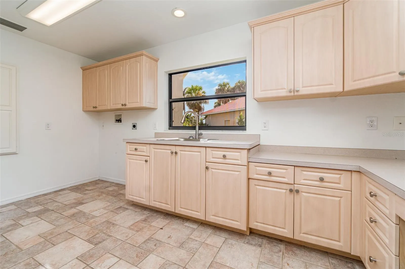 1520 COLUMBIAN DR