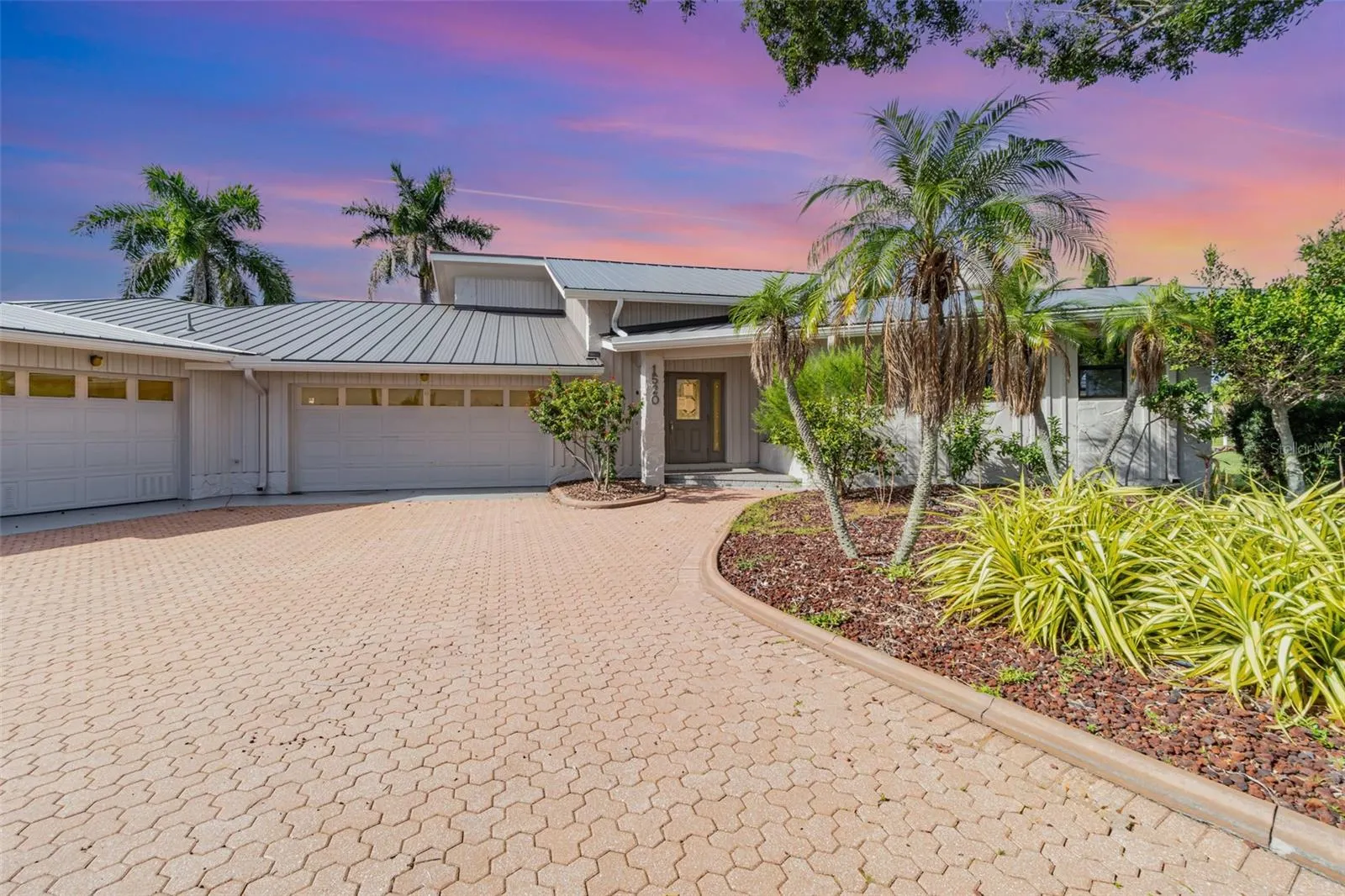 1520 COLUMBIAN DR