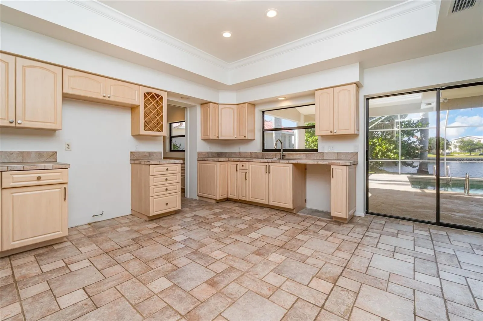 1520 COLUMBIAN DR