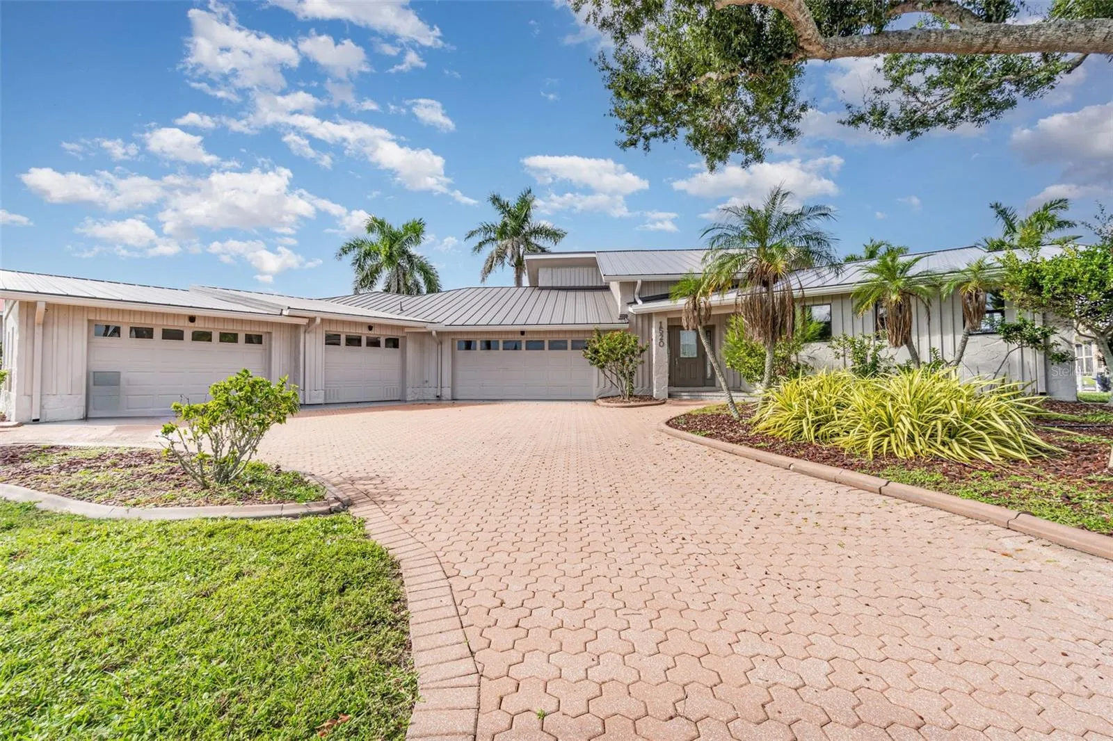 1520 COLUMBIAN DR