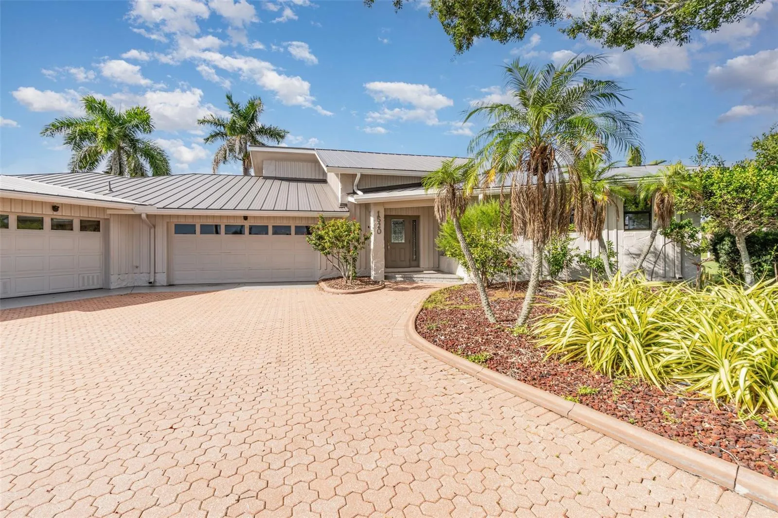 1520 COLUMBIAN DR