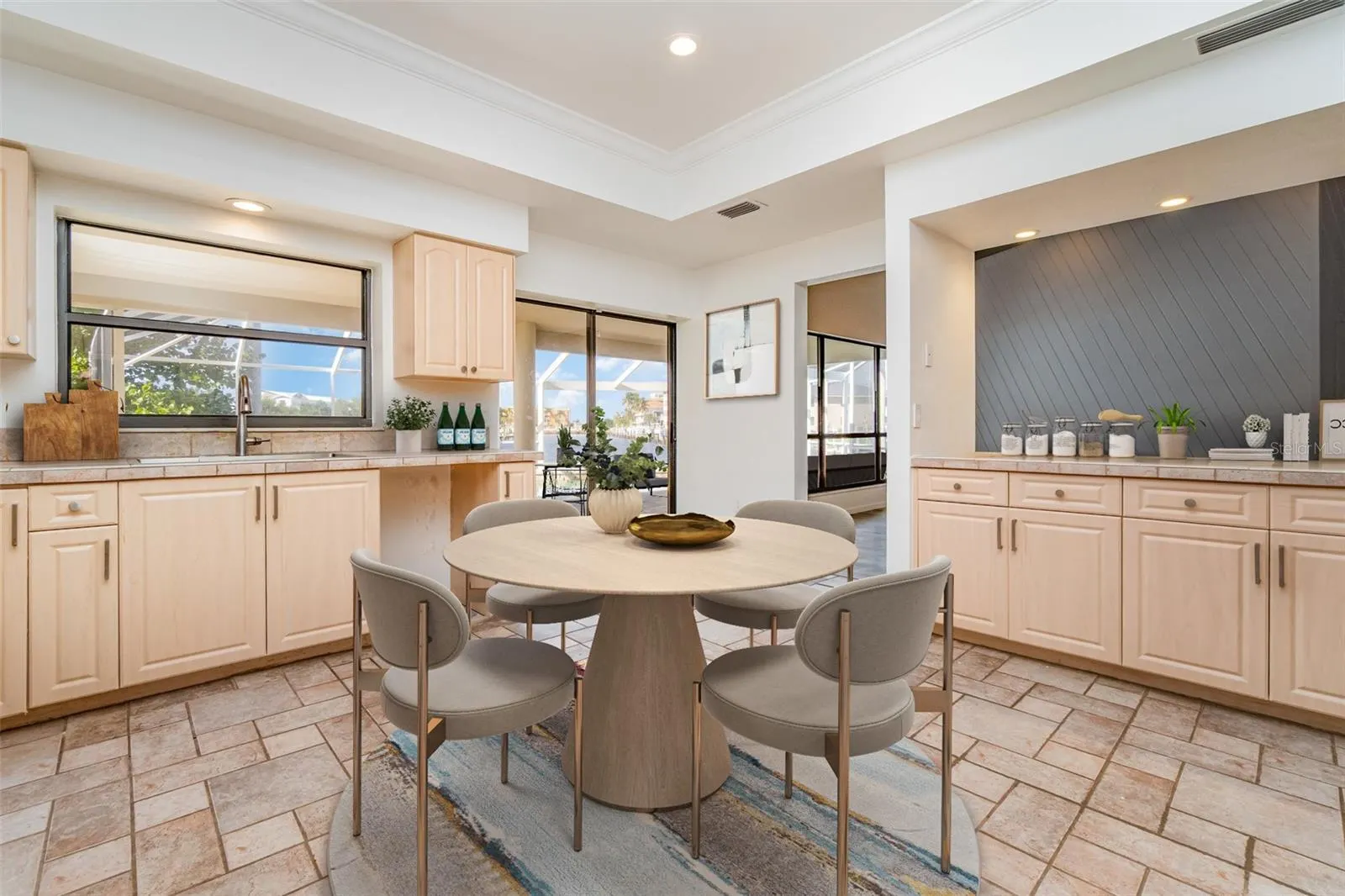 1520 COLUMBIAN DR