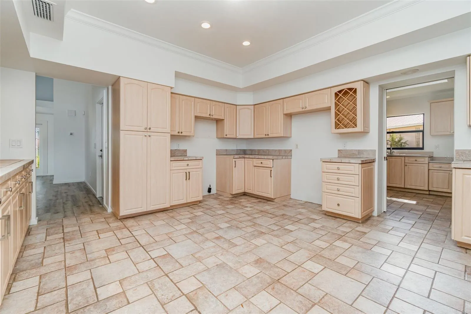 1520 COLUMBIAN DR
