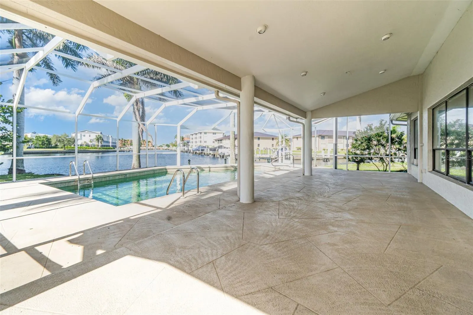 1520 COLUMBIAN DR