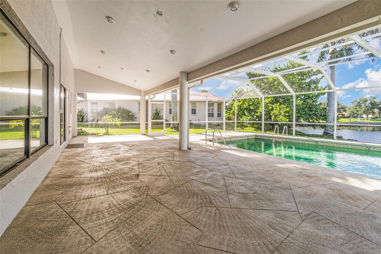 1520 COLUMBIAN DR