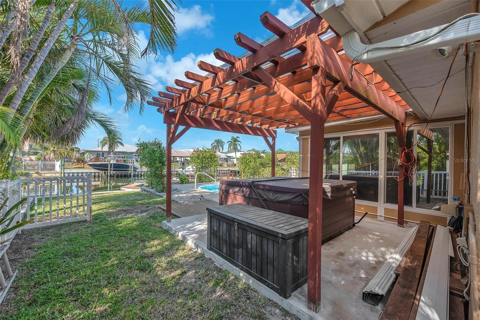 1012 SPINDLE PALM WAY