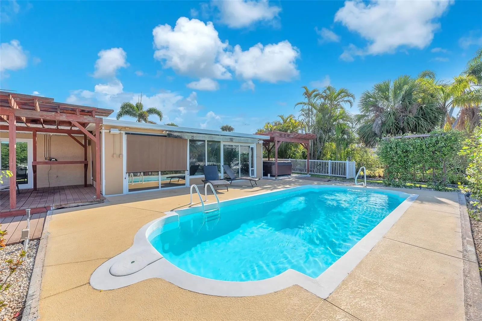 1012 SPINDLE PALM WAY