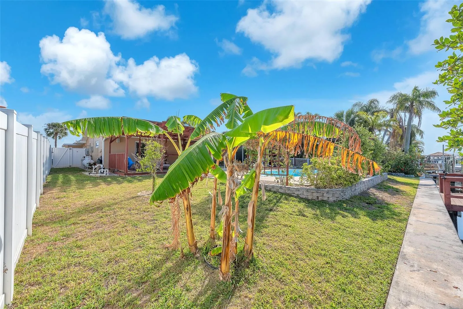 1012 SPINDLE PALM WAY