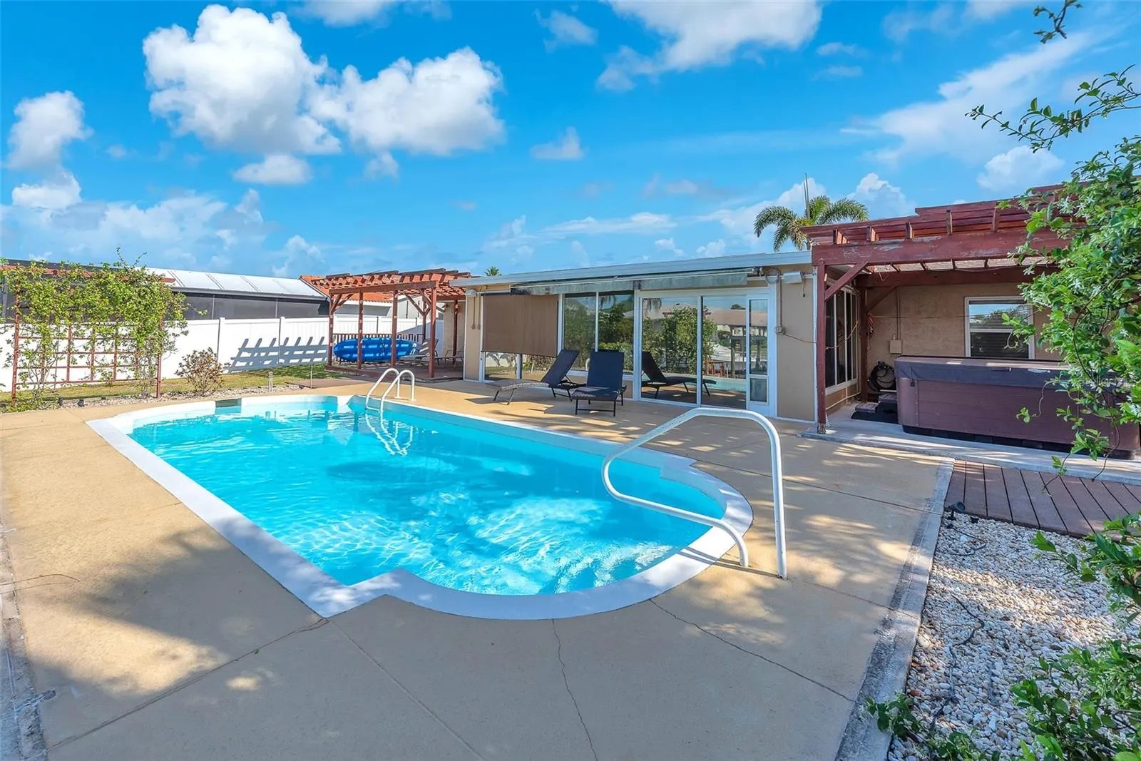 1012 SPINDLE PALM WAY