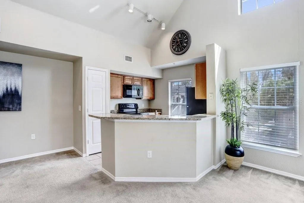 5560 ROSEHILL RD #201, #201