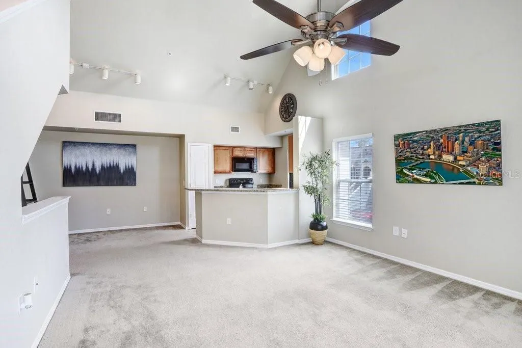 5560 ROSEHILL RD #201, #201