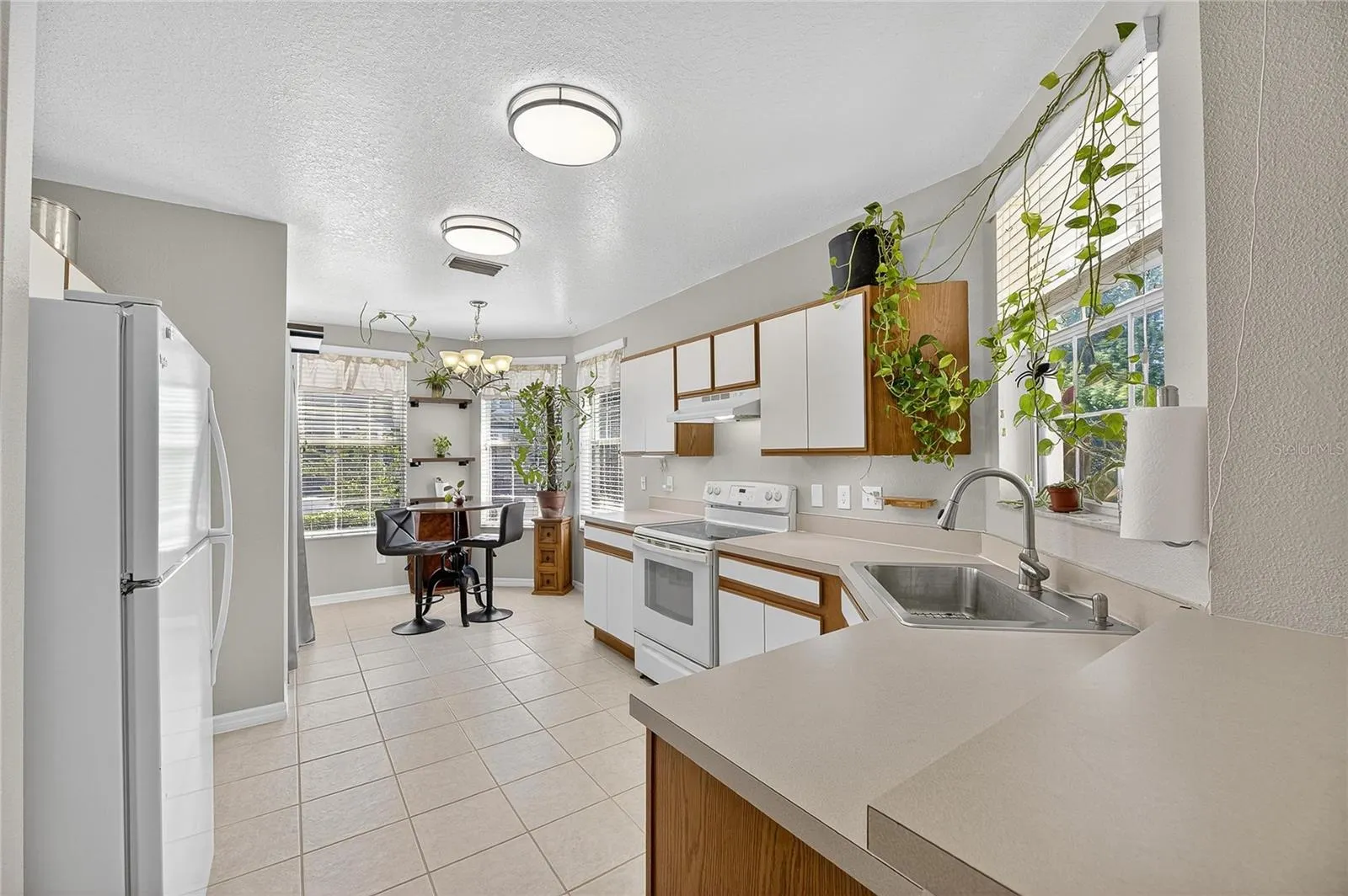 9831 CARLSDALE DR