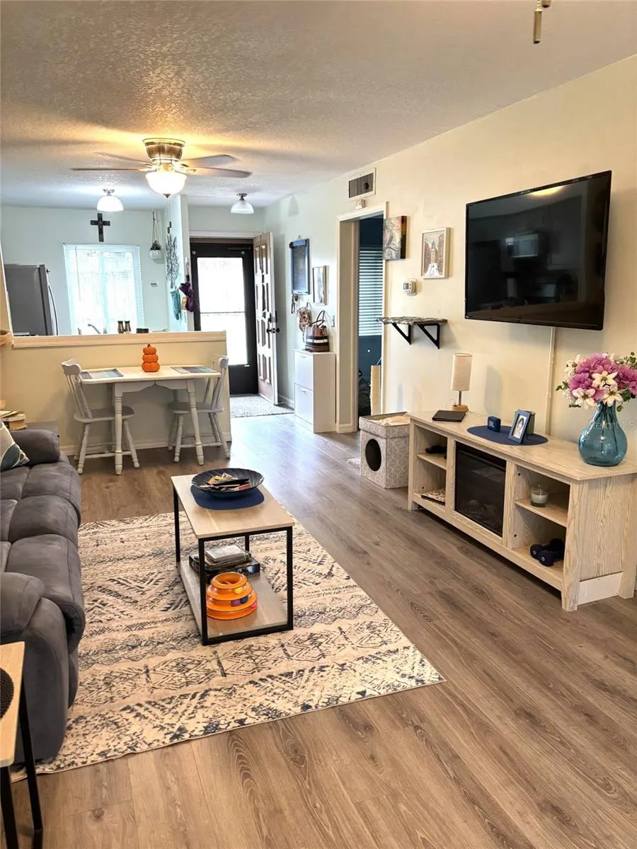 1175 MISSION CIR #1175, #1175