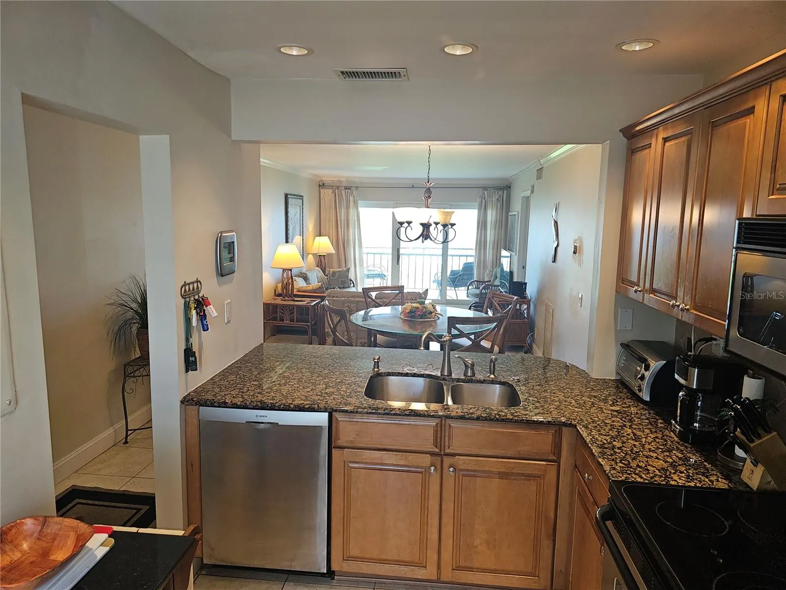 6177 SUN BLVD #203, #203