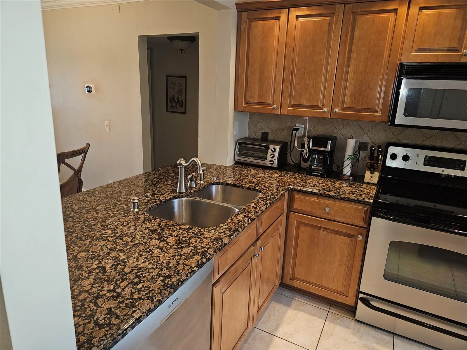 6177 SUN BLVD #203, #203
