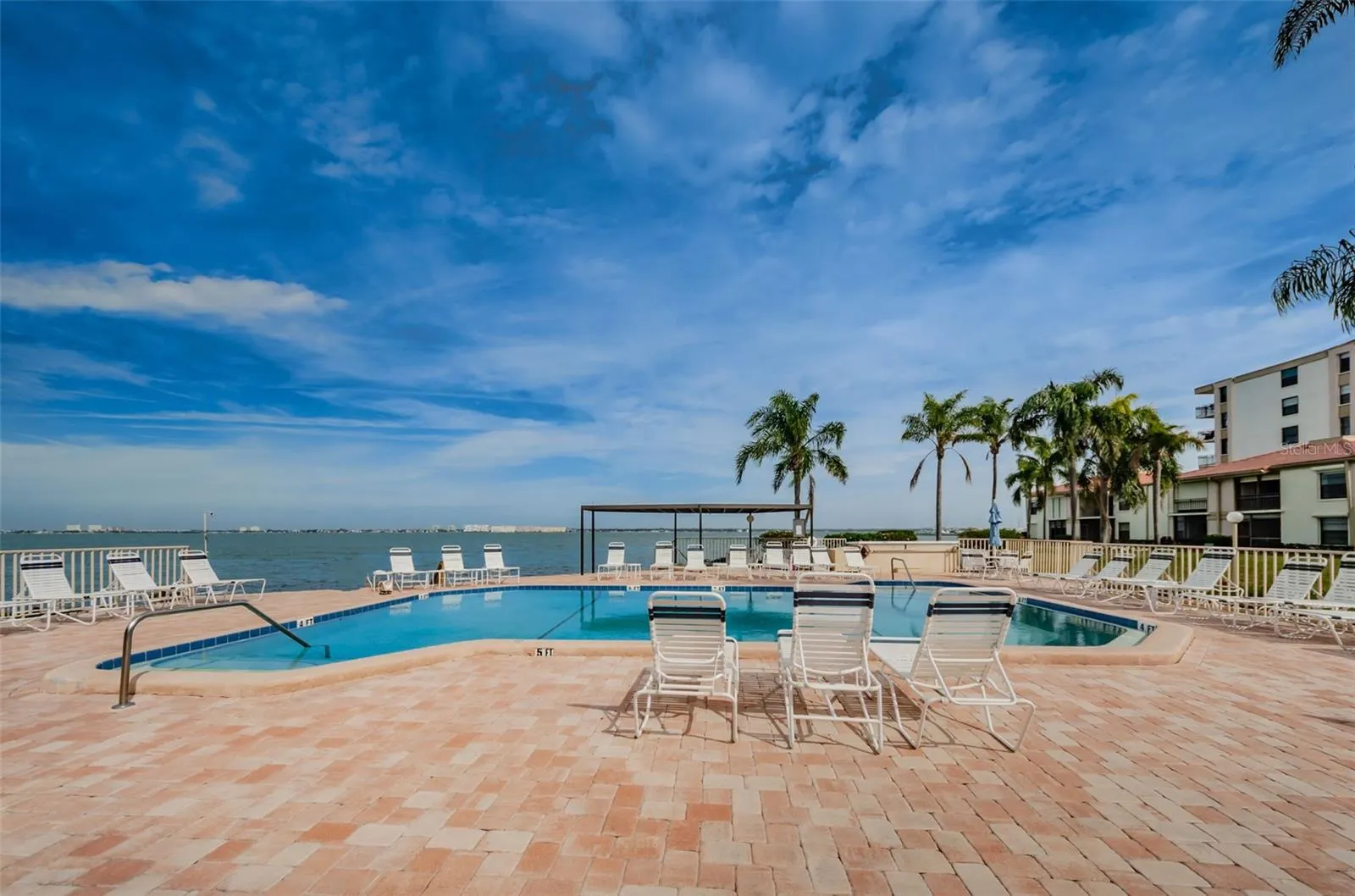 6177 SUN BLVD #203, #203