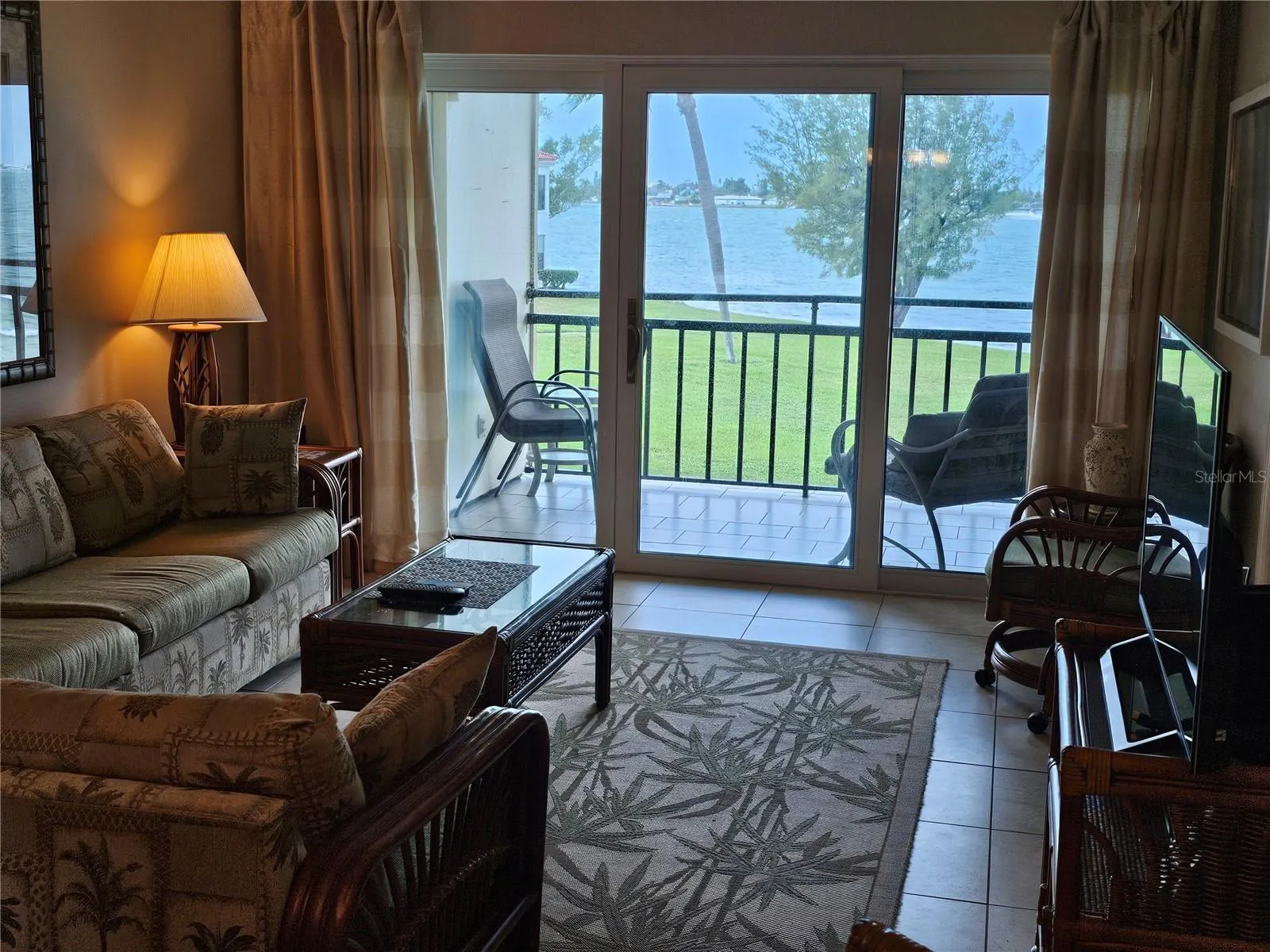 6177 SUN BLVD #203, #203