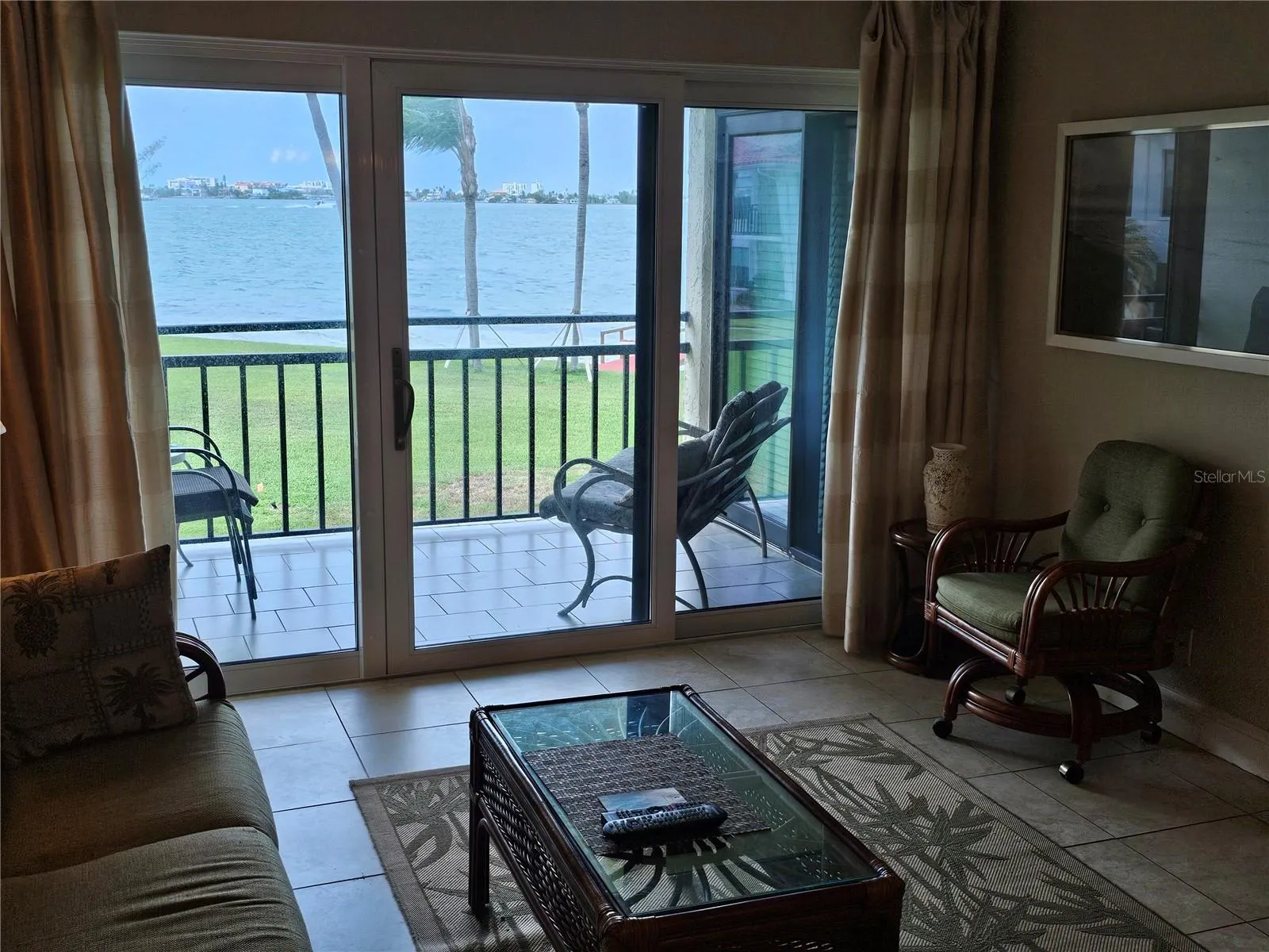 6177 SUN BLVD #203, #203