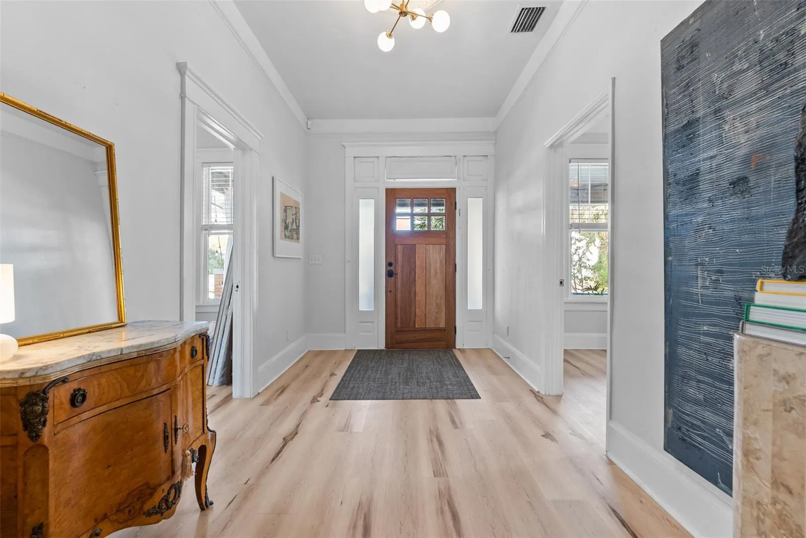 907 E 12TH AVE