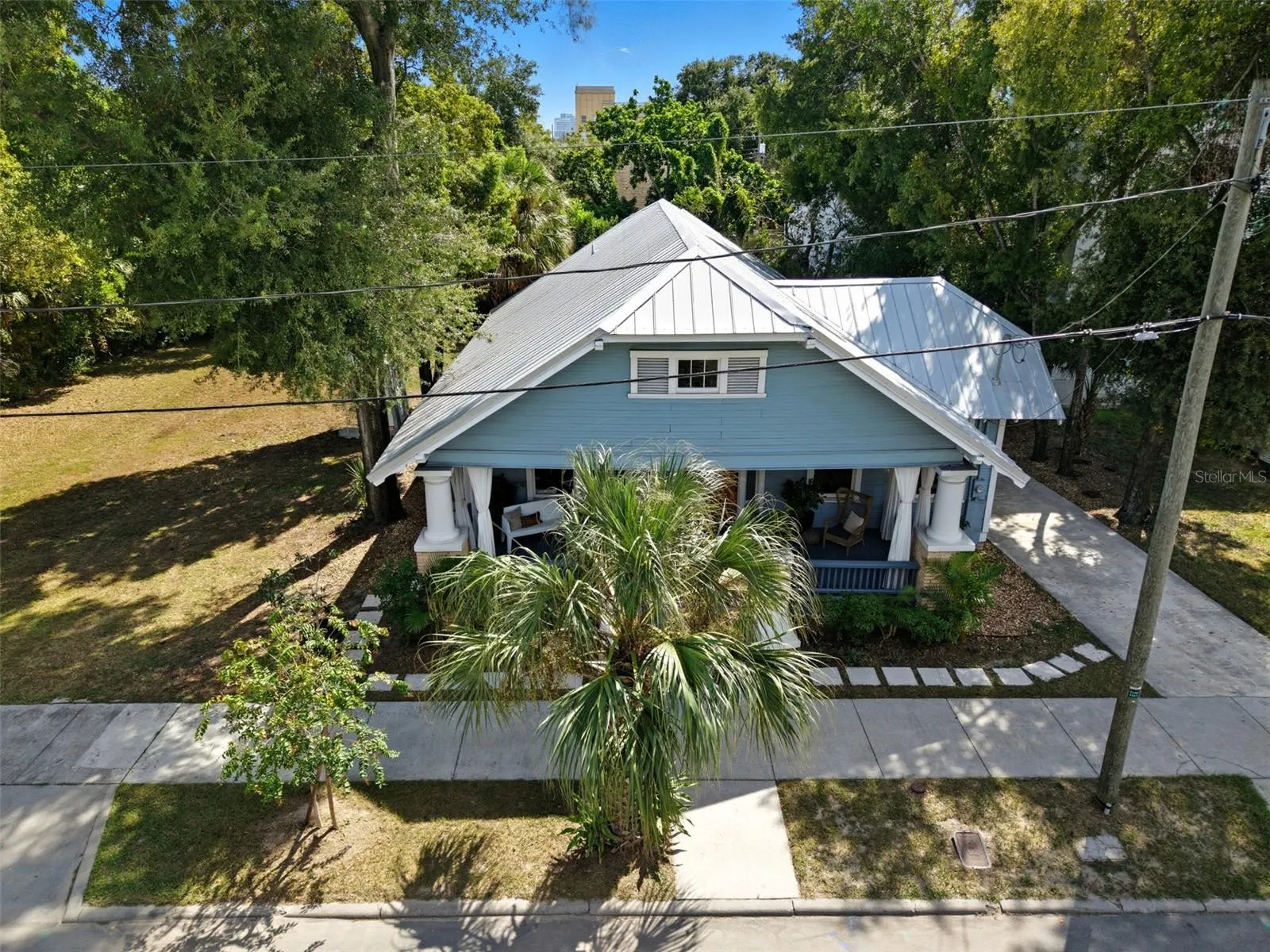907 E 12TH AVE