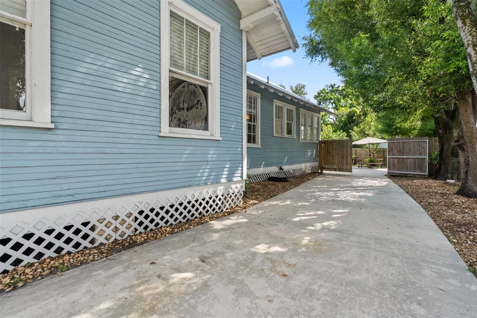907 E 12TH AVE
