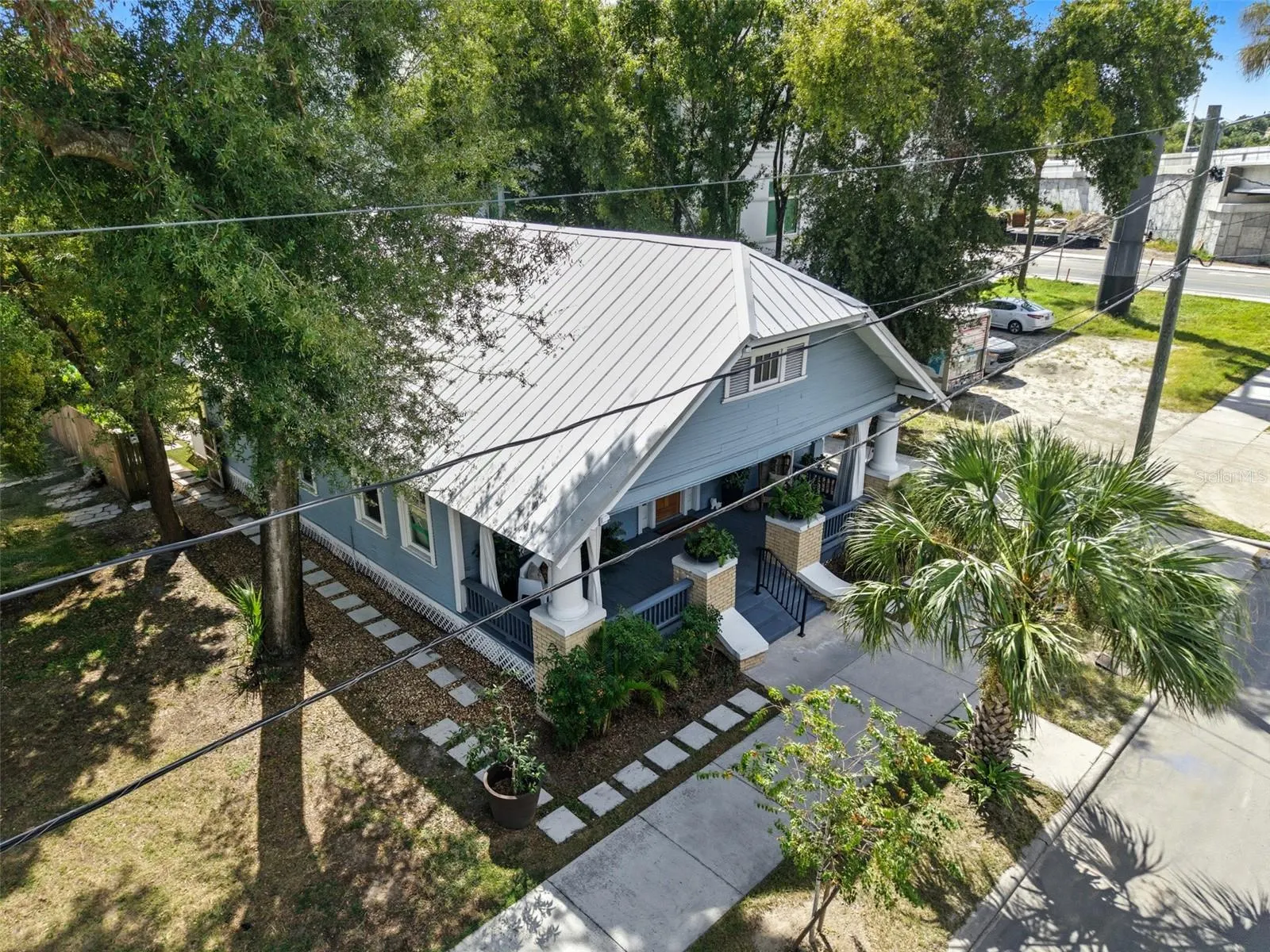 907 E 12TH AVE