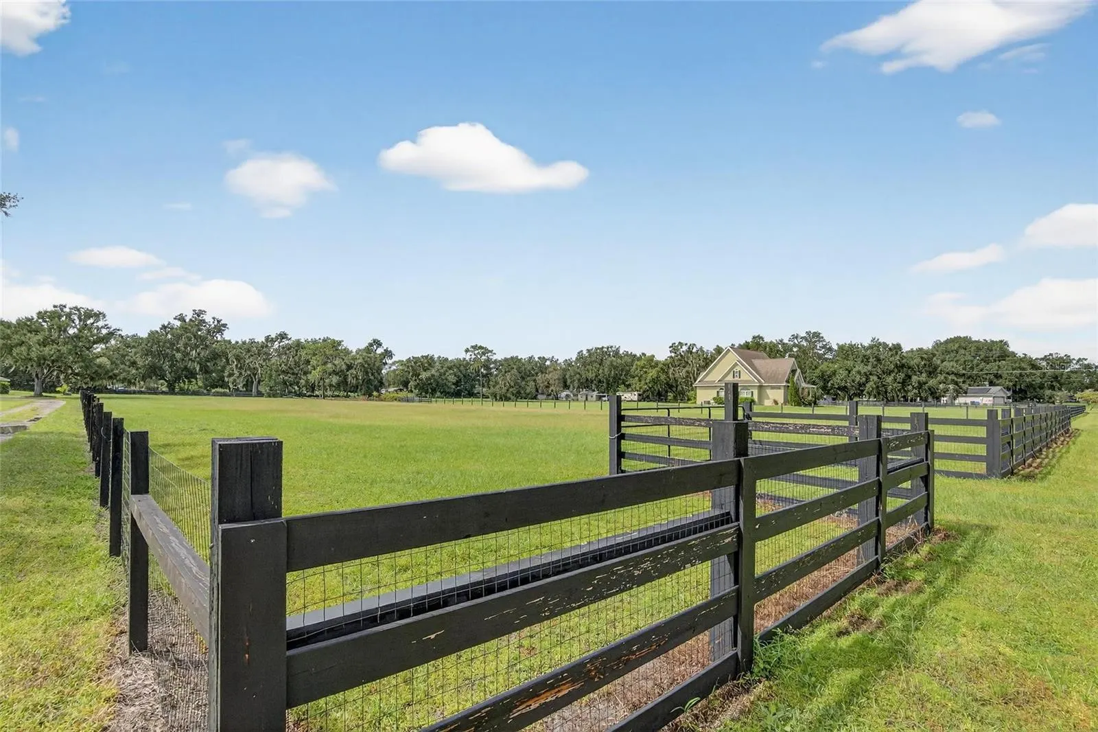 4801 SLEEPY HOLLOW LN
