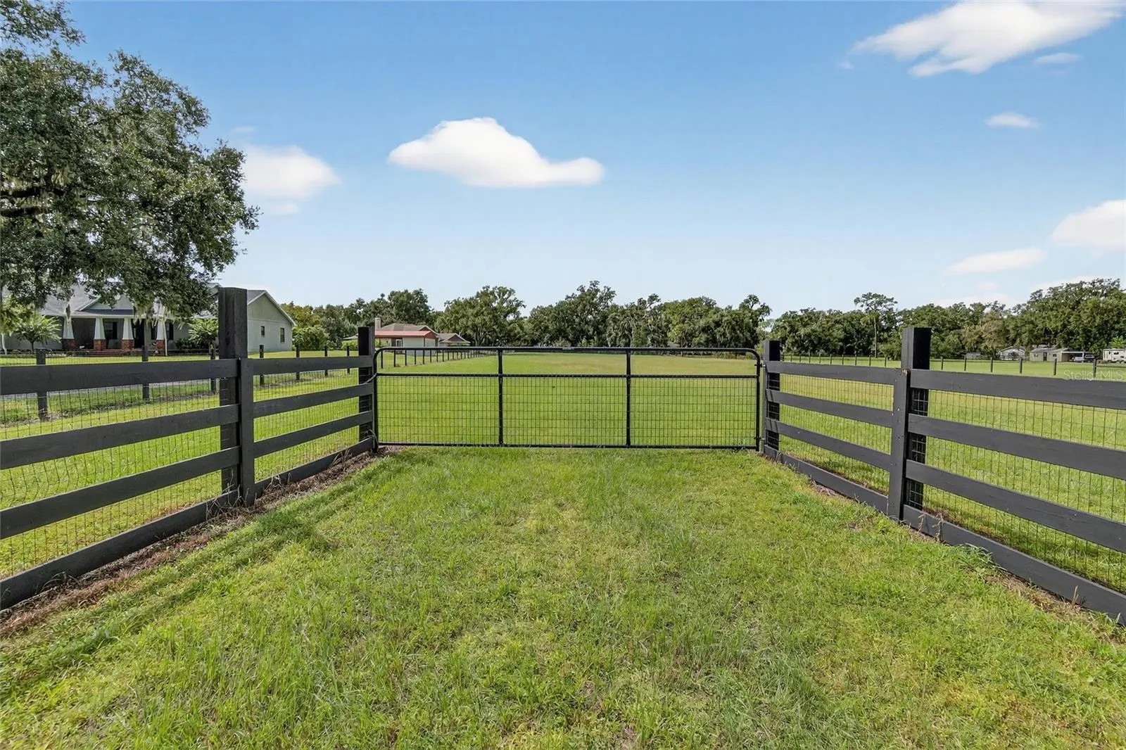 4801 SLEEPY HOLLOW LN