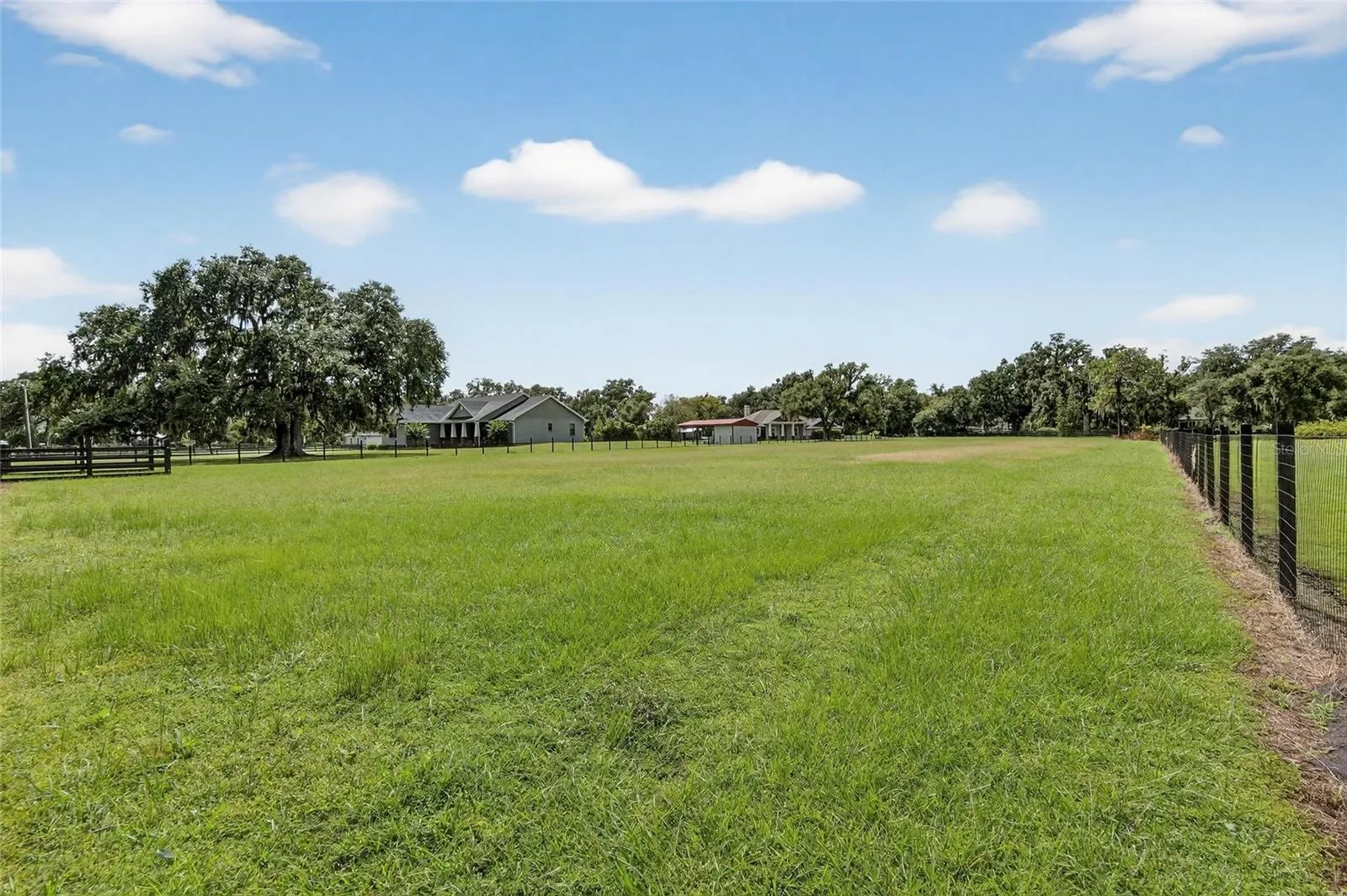 4801 SLEEPY HOLLOW LN