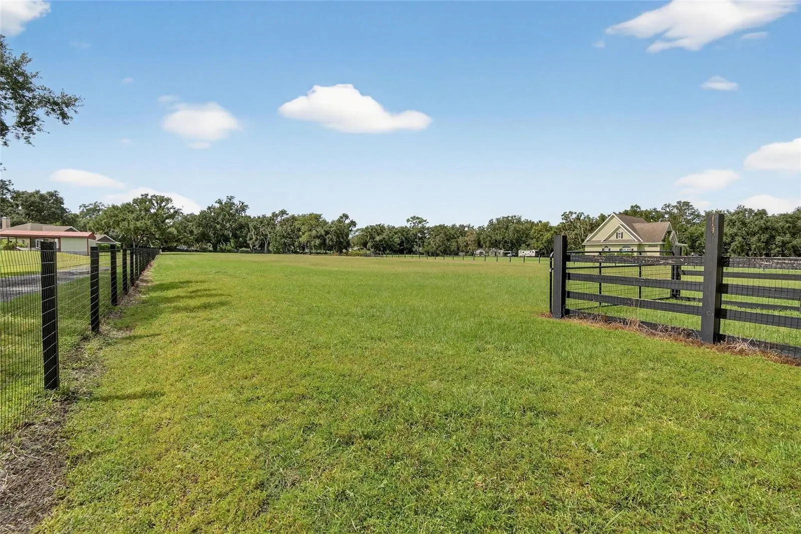4801 SLEEPY HOLLOW LN