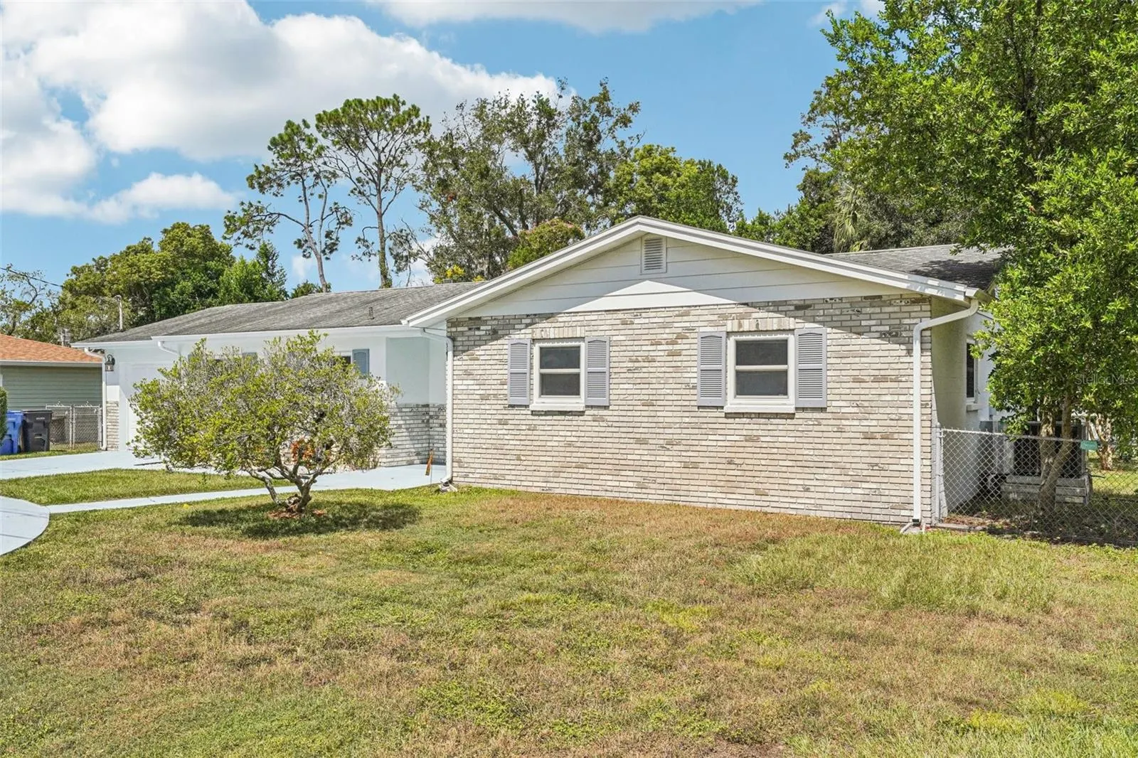 2525 LAKE ELLEN LN