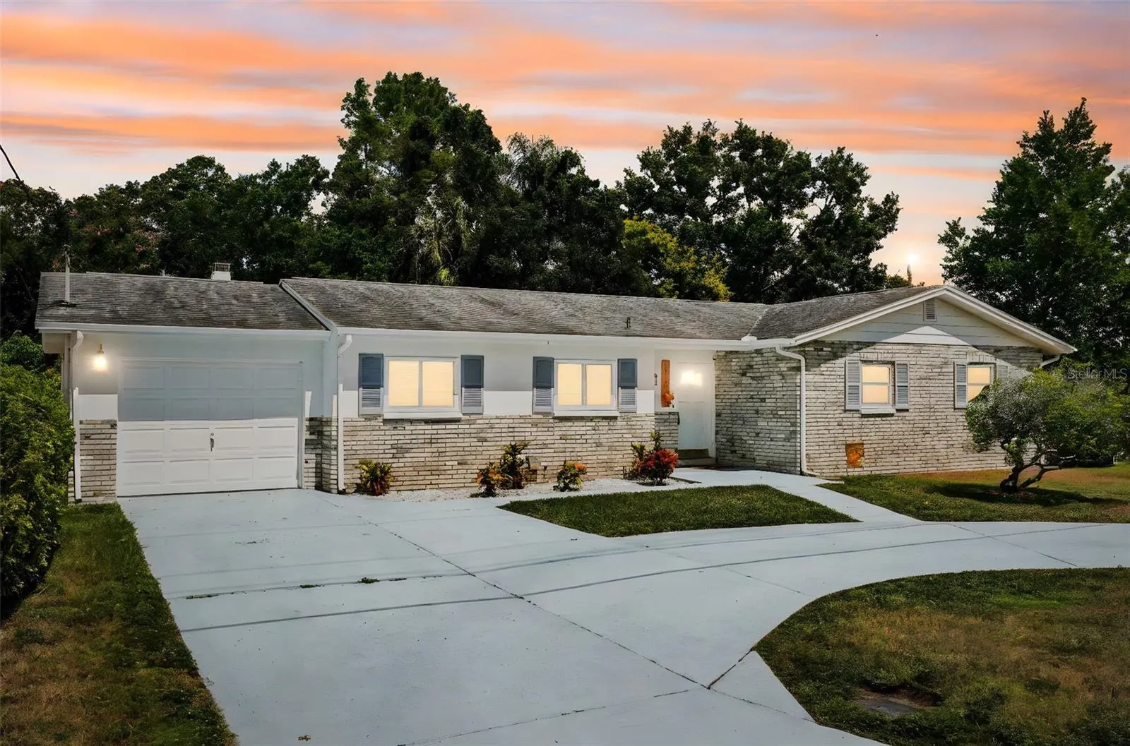2525 LAKE ELLEN LN
