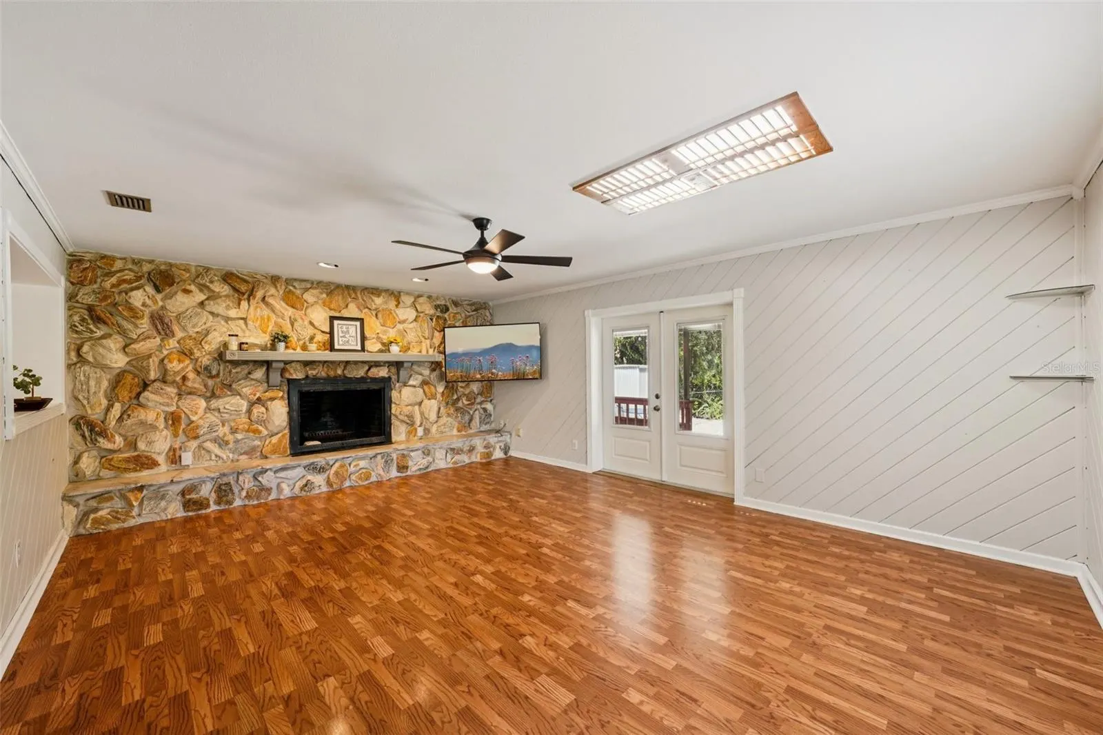 2525 LAKE ELLEN LN