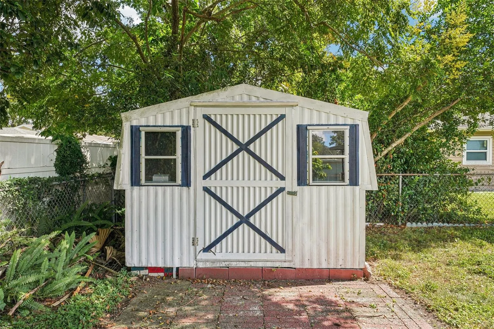 2525 LAKE ELLEN LN
