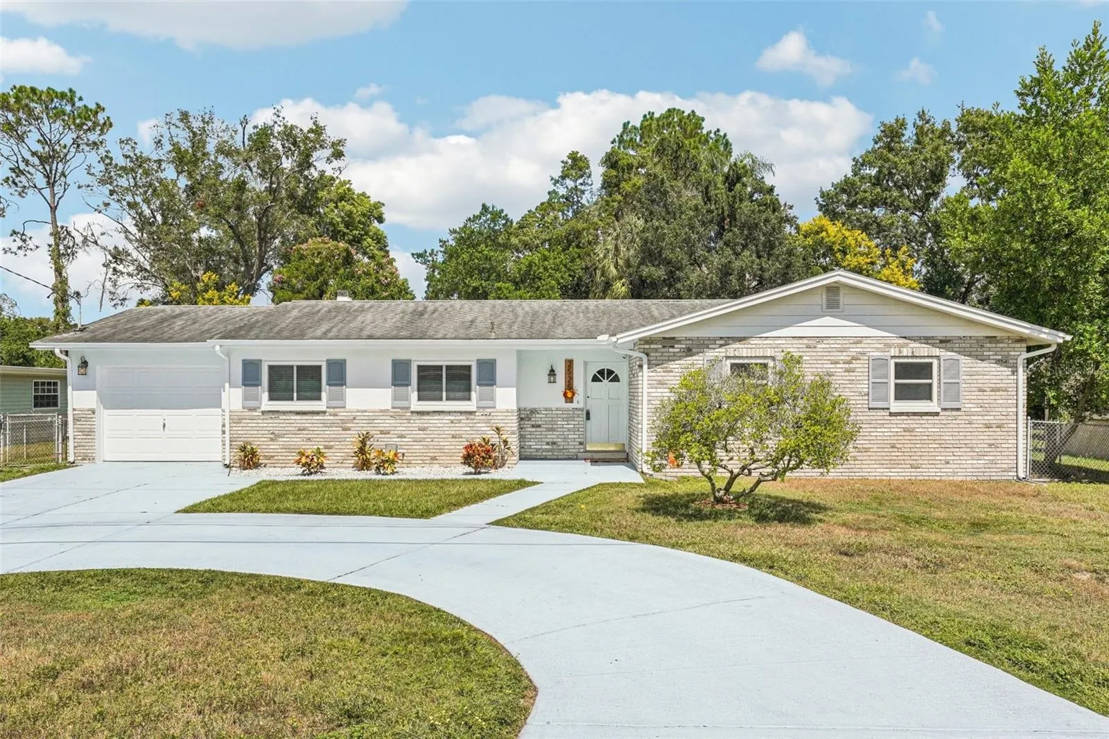 2525 LAKE ELLEN LN