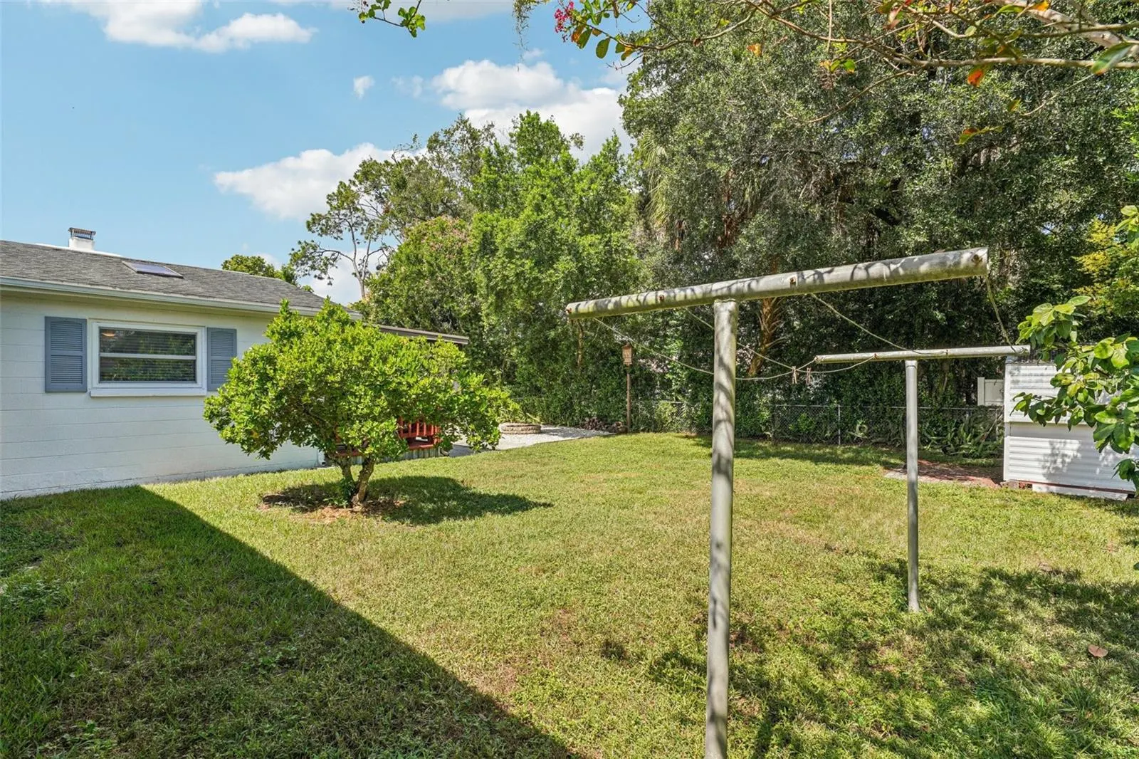 2525 LAKE ELLEN LN