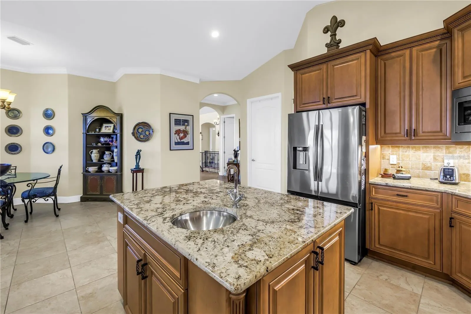 2101 N POINTE ALEXIS DR