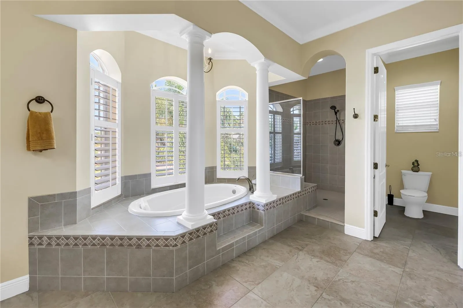 2101 N POINTE ALEXIS DR