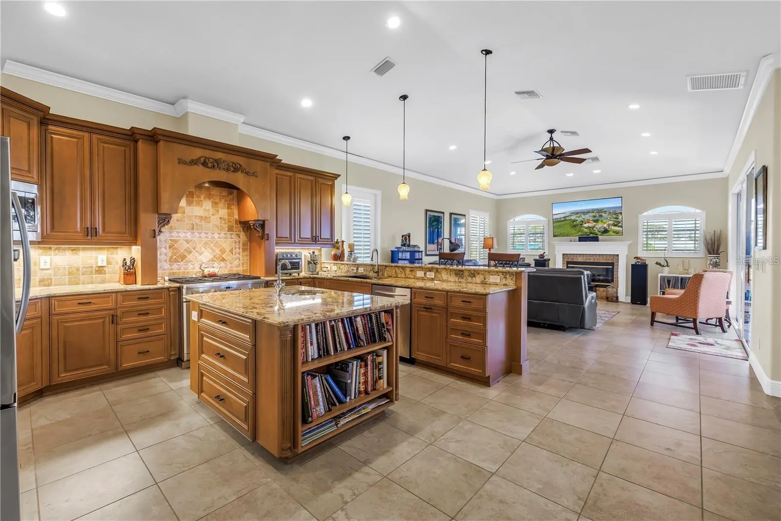 2101 N POINTE ALEXIS DR