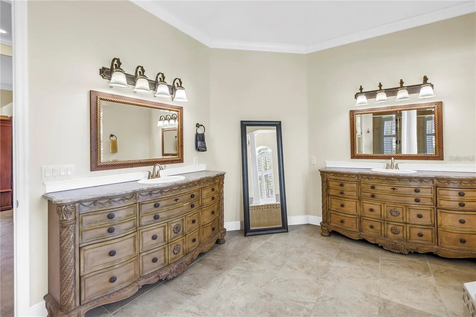 2101 N POINTE ALEXIS DR