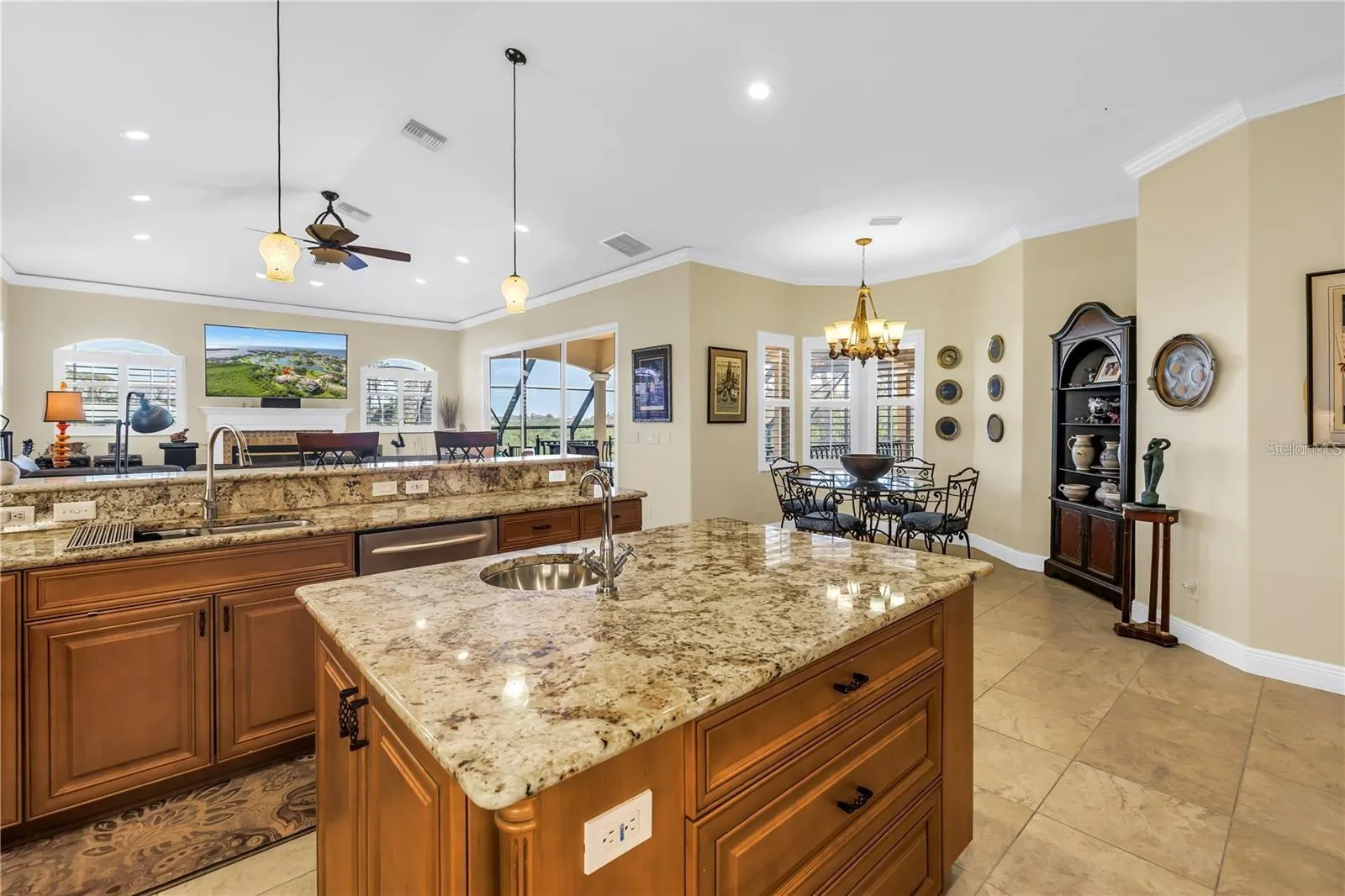 2101 N POINTE ALEXIS DR