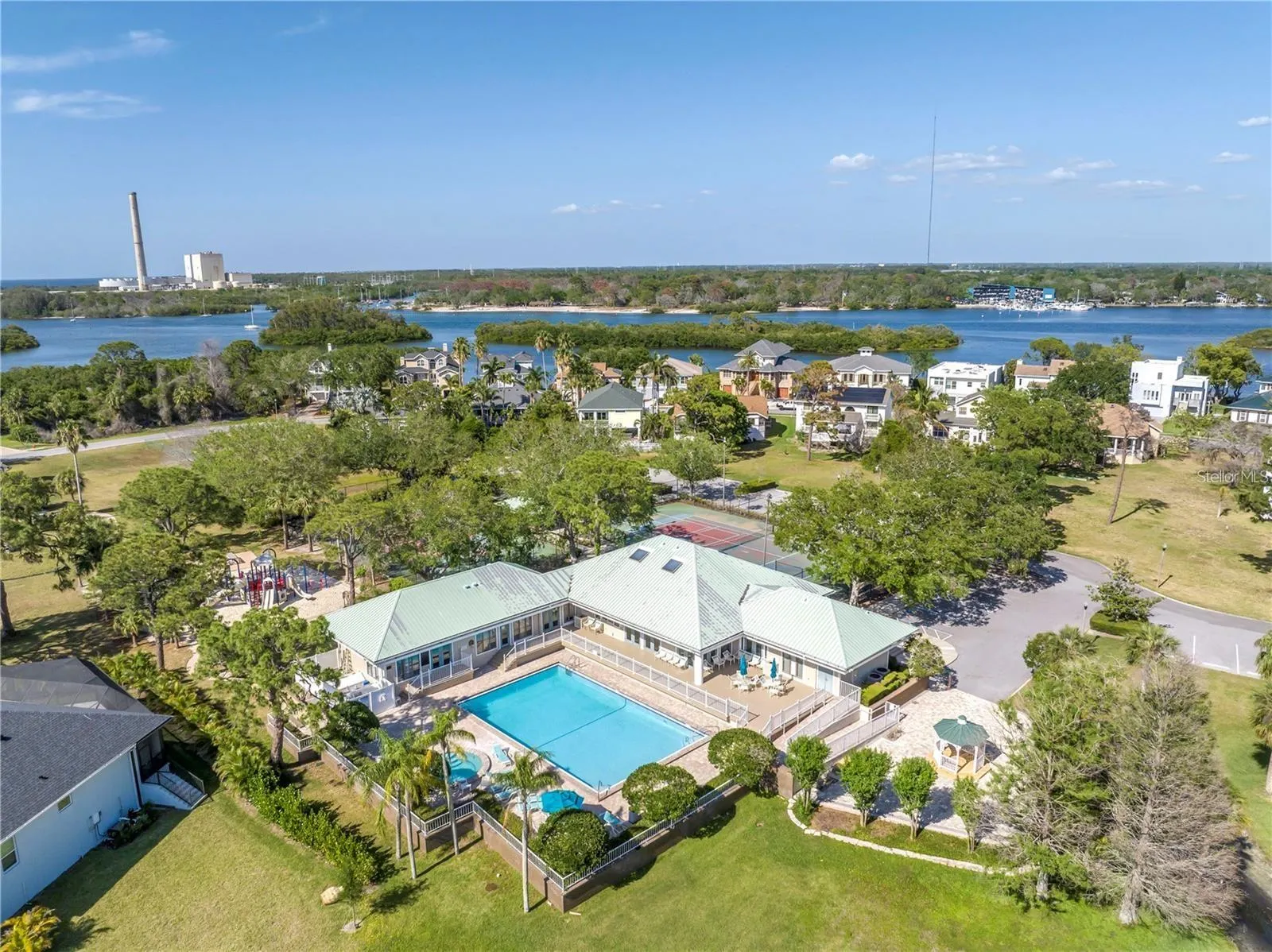 2101 N POINTE ALEXIS DR