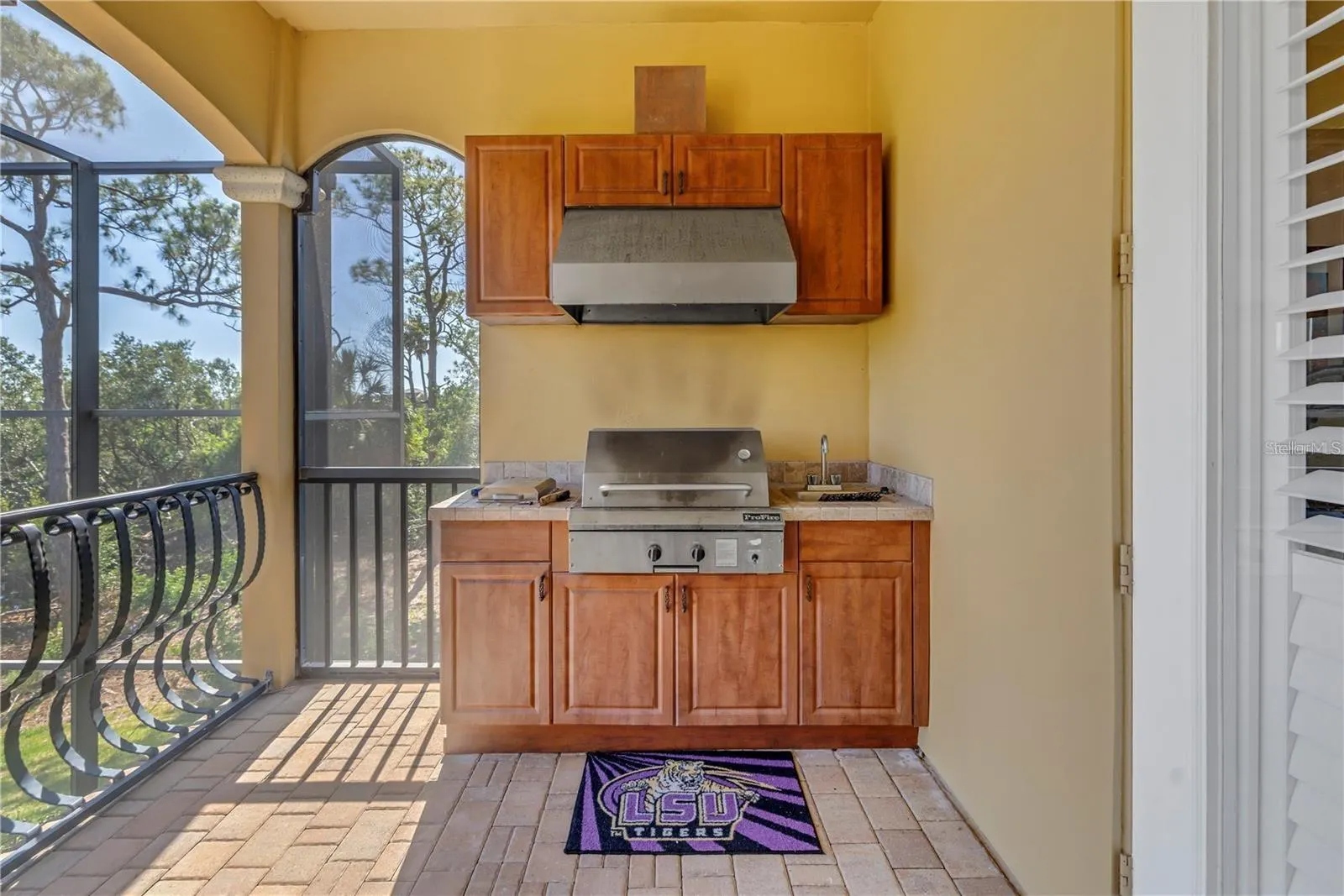 2101 N POINTE ALEXIS DR