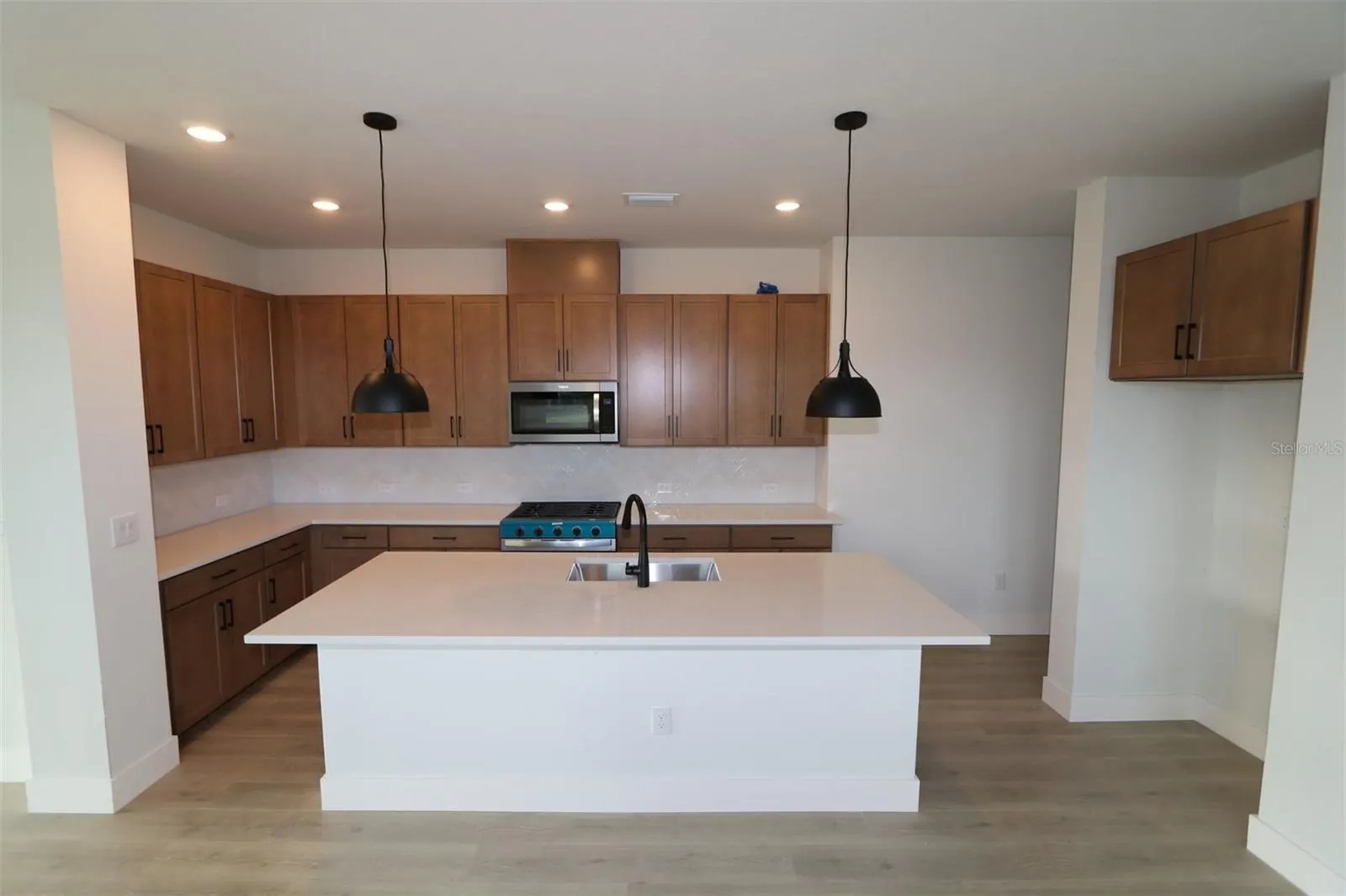 629 ALLORA AVE