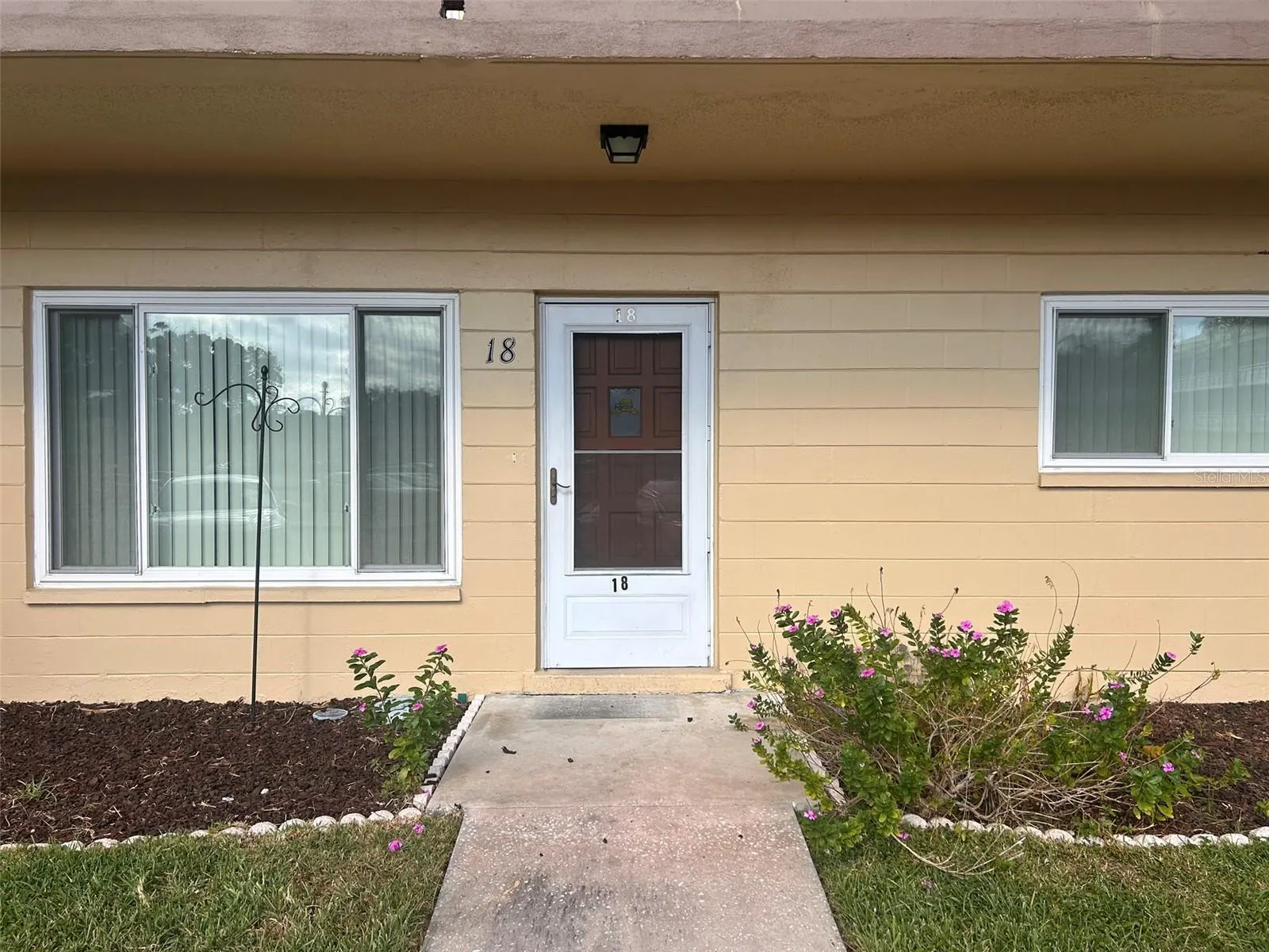 2402 ECUADORIAN WAY #18, #18