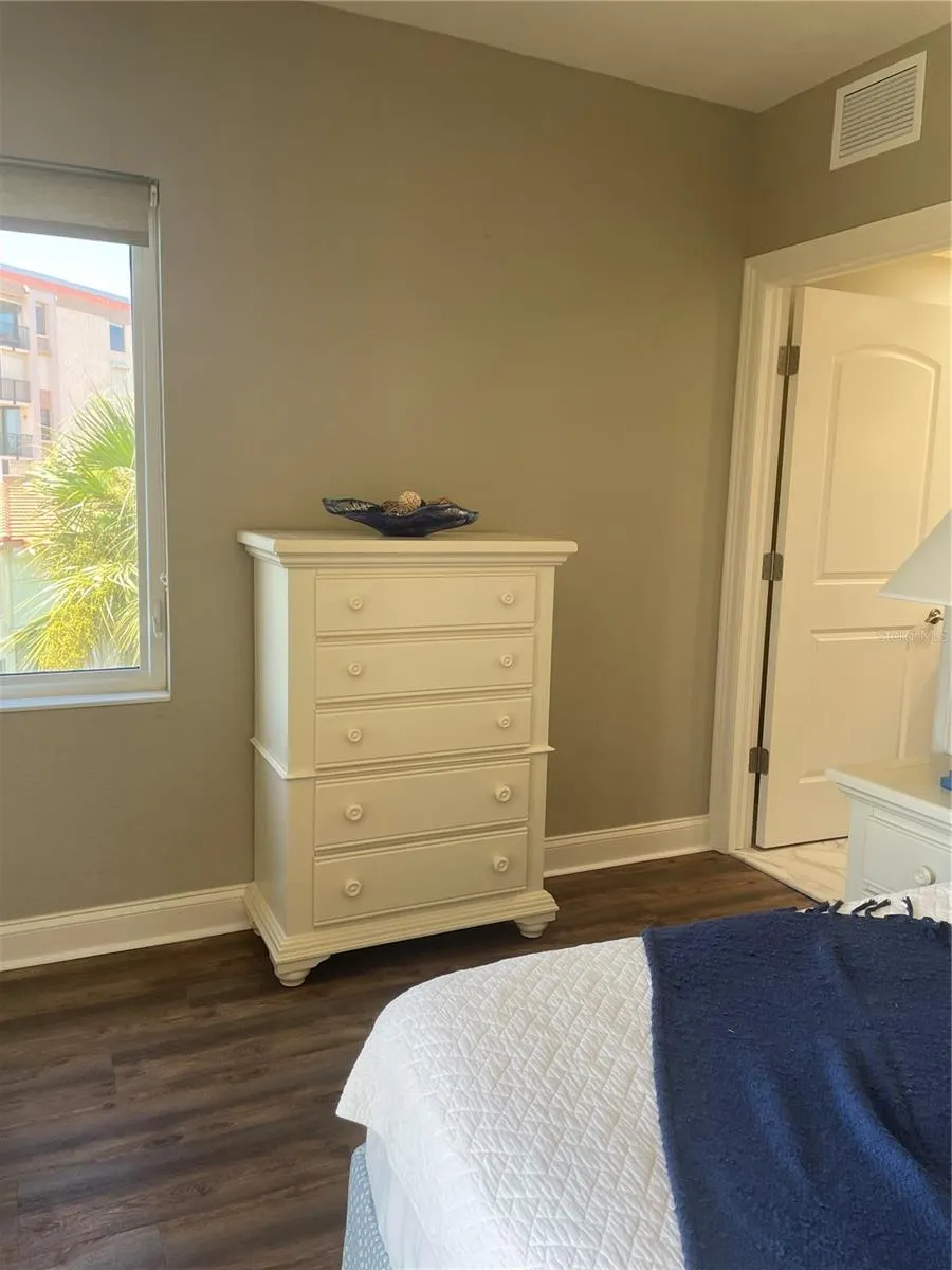 6025 SUN BLVD #201, #201